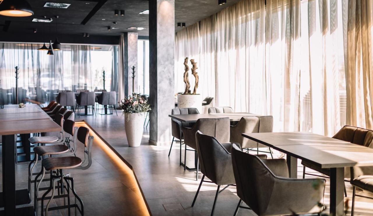 Nutrend World Otel Olomouc Dış mekan fotoğraf